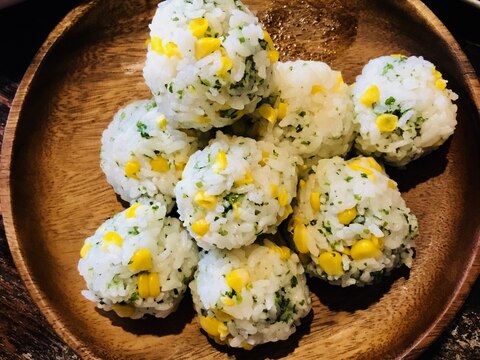 とうもろこしと青海苔の丸おにぎり